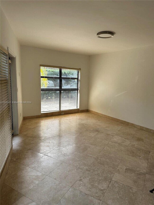 Building Photo - 32 Camden Dr
