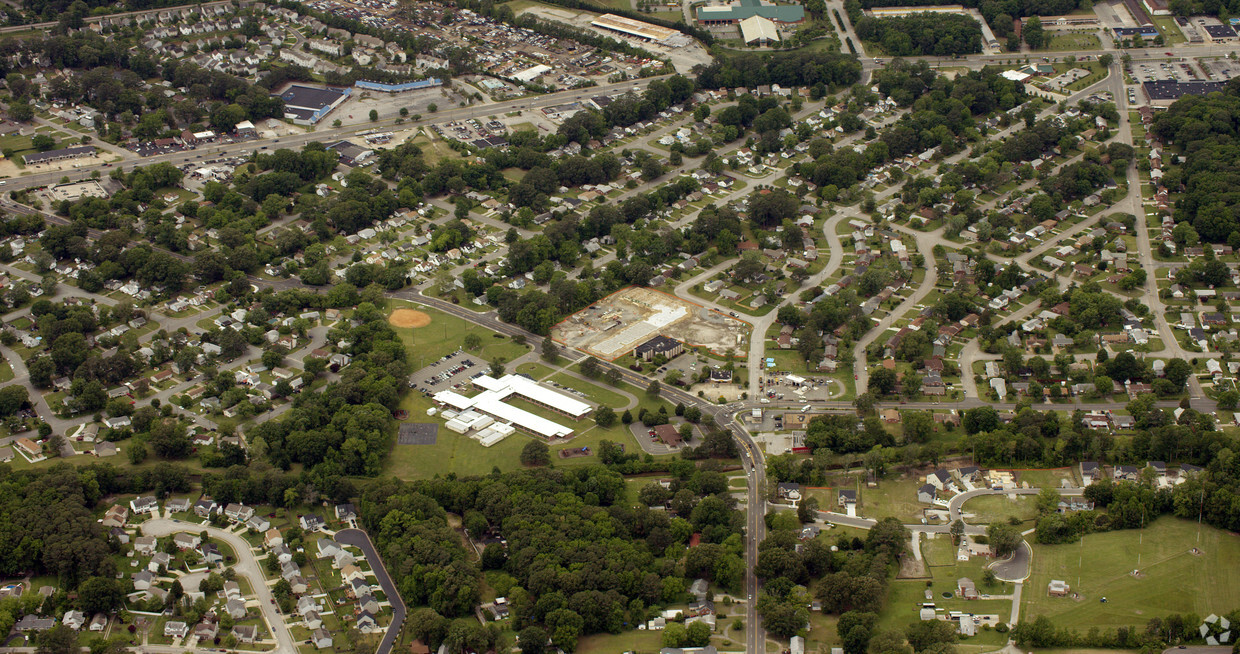 Aerial Photo - 801 Main Senior Apartments