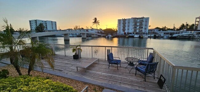 Foto del edificio - 8080 Tatum Waterway Dr