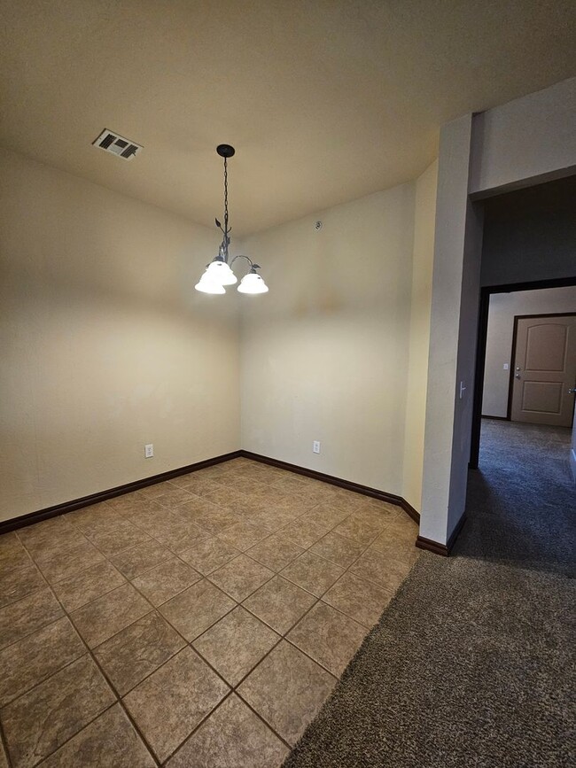 Building Photo - (2) Bedroom Condo Avail NOW! Pool Access!