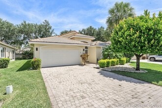Building Photo - 6887 Viale Elizabeth