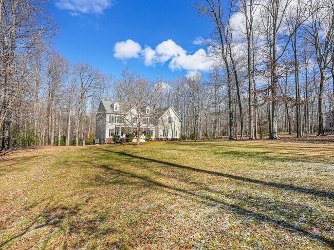 Building Photo - STUNNING ESTATE HOME - STAFFORD - WALK TO ...