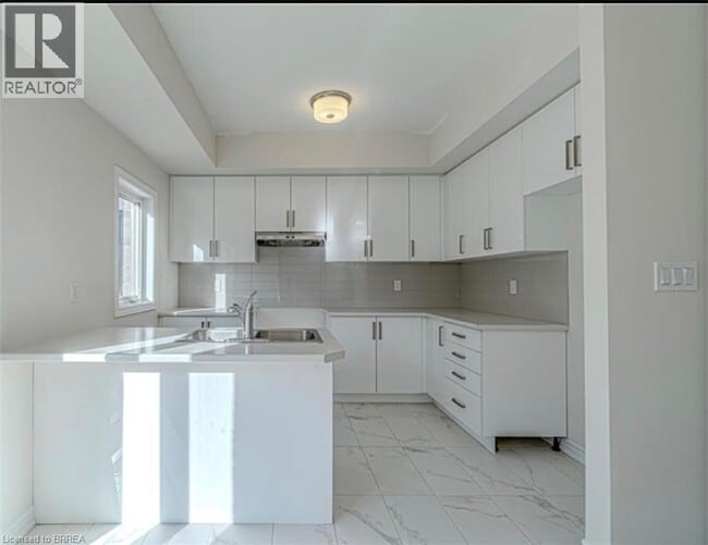 Building Photo - 620 Colborne St W