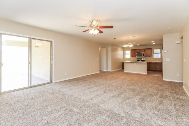 Building Photo - 900 W Desert Canyon Dr