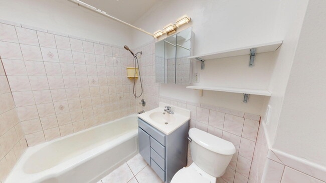 Building Photo - Charming Outer Sunset Single Family Home w...
