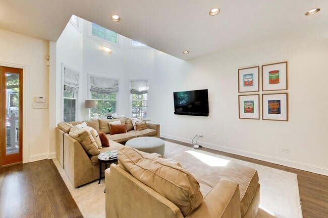 Foto del edificio - 3104 N Southport Ave