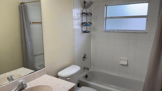Foto del edificio - 4844 NW North Macedo Blvd