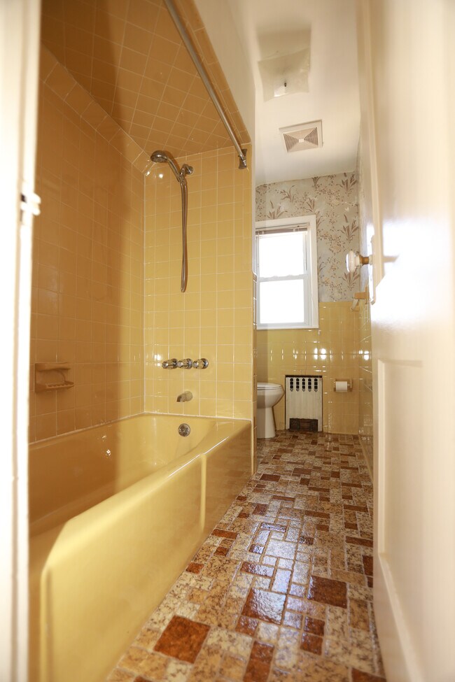 Foto del edificio - 10649 96th St