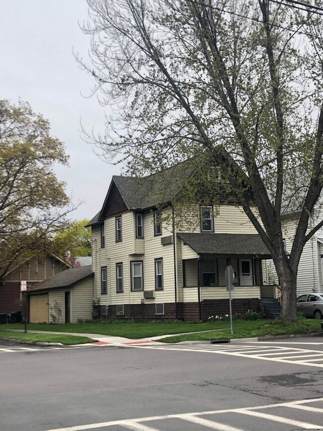 302 E Lincoln Street - 302 E Lincoln St