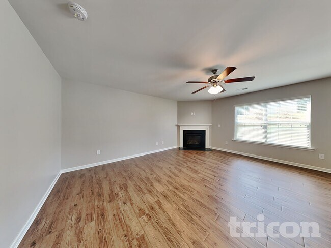 Building Photo - 452 Victory Ln