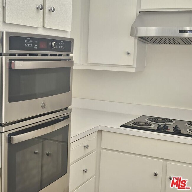 Foto del edificio - 2170 Century Pk E