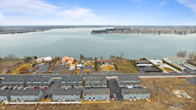 Building Photo - 2625 W Marina Dr