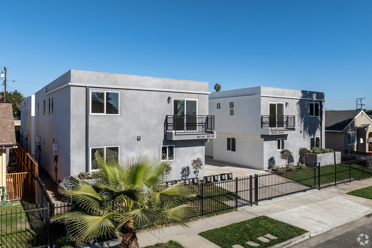 Building Exterior - 1201 E 59th Pl