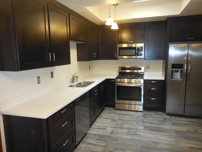 Building Photo - 725 Villa Flores Dr