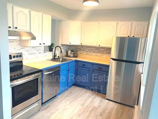 Building Photo - 307 Husson Ave