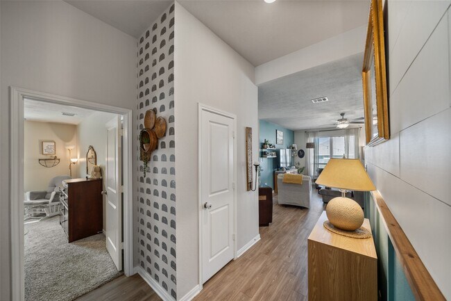 Building Photo - 11947 Sunshine Park Dr N