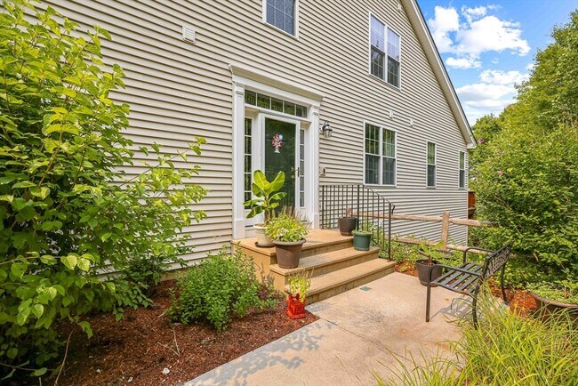 Foto del edificio - 68 Buttercup Ln