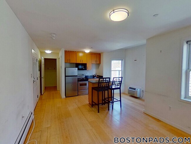 Building Photo - 461 Park Dr