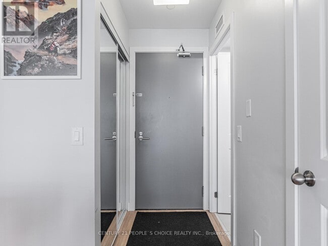 Building Photo - 8 Fieldway Rd