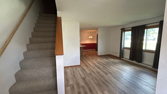 Building Photo - Now Available | 2 Bed, 1.5 Bath Townhome i...