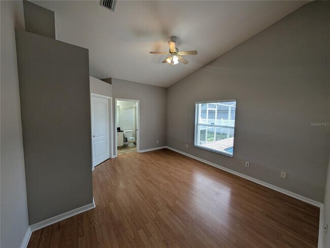 Building Photo - 913 Stallion Way