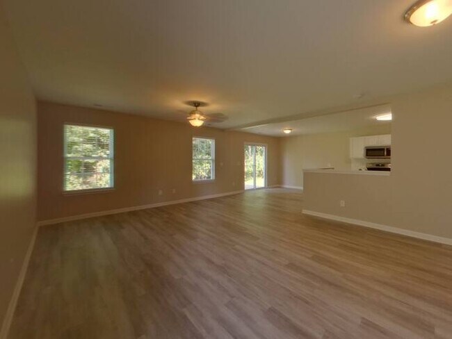 Foto del edificio - NOW AVAILABLE! - 1319 Ben Livingston Rd, C...