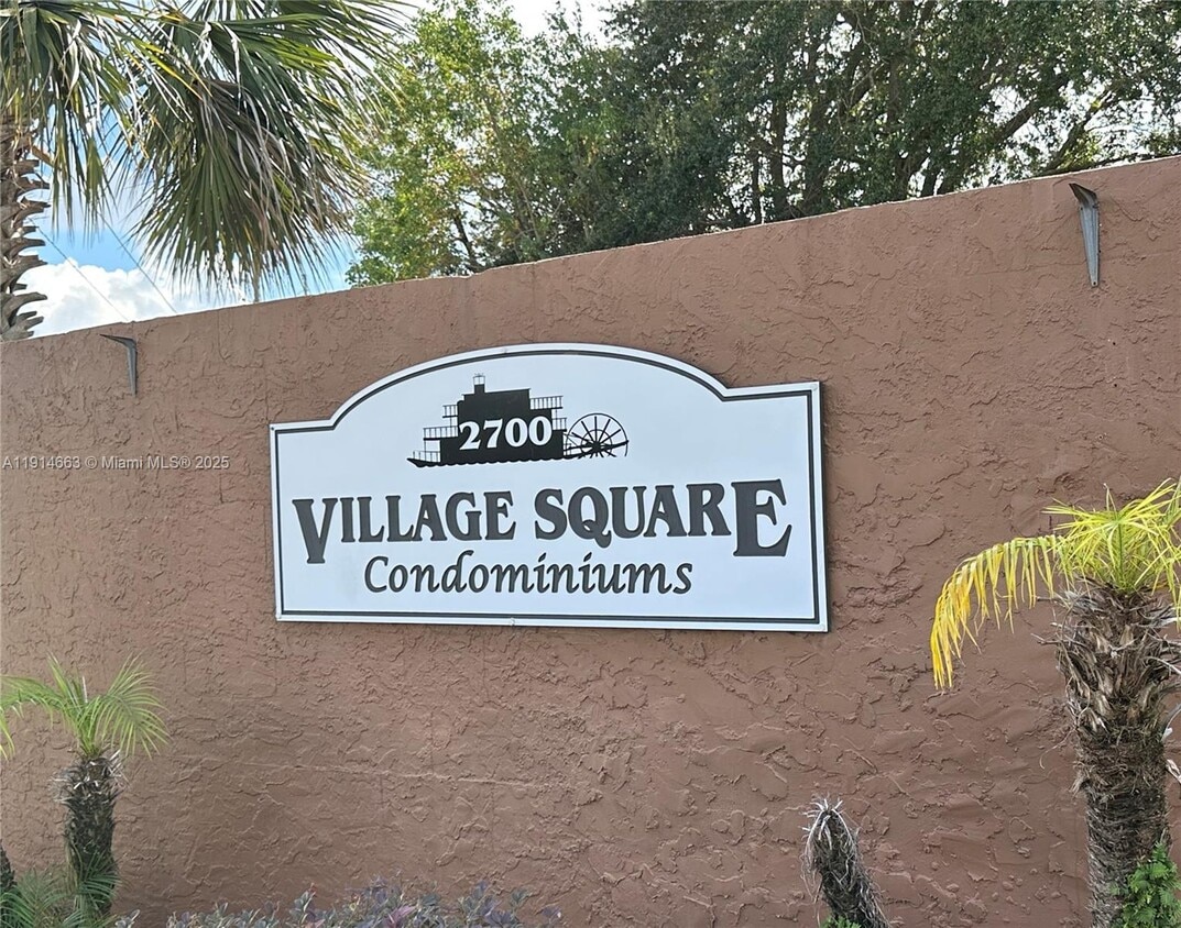 Foto principal - 6060 Village Cir N