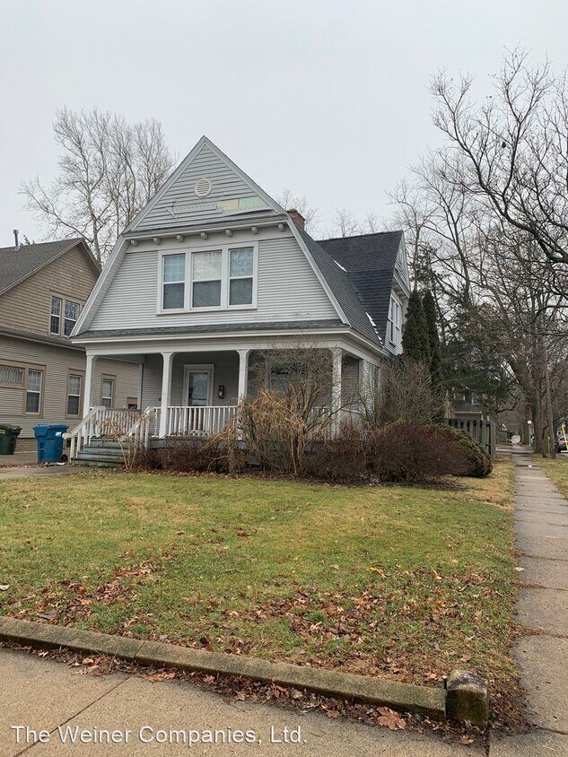 4 br, 2 bath House 511 W. Green St. House for Rent in Urbana, IL