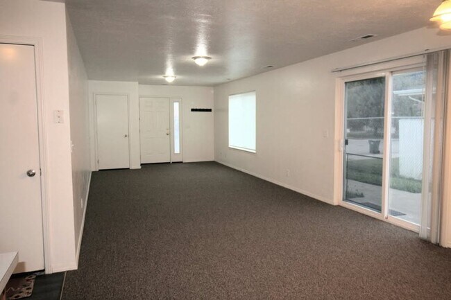 Foto del edificio - **Winter Special** 2 bed 1 bath duplex