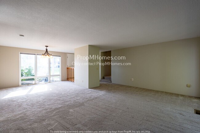 Foto del edificio - Gorgeous Three Bedroom West Linn Home w/ Outdoor Oasis!
