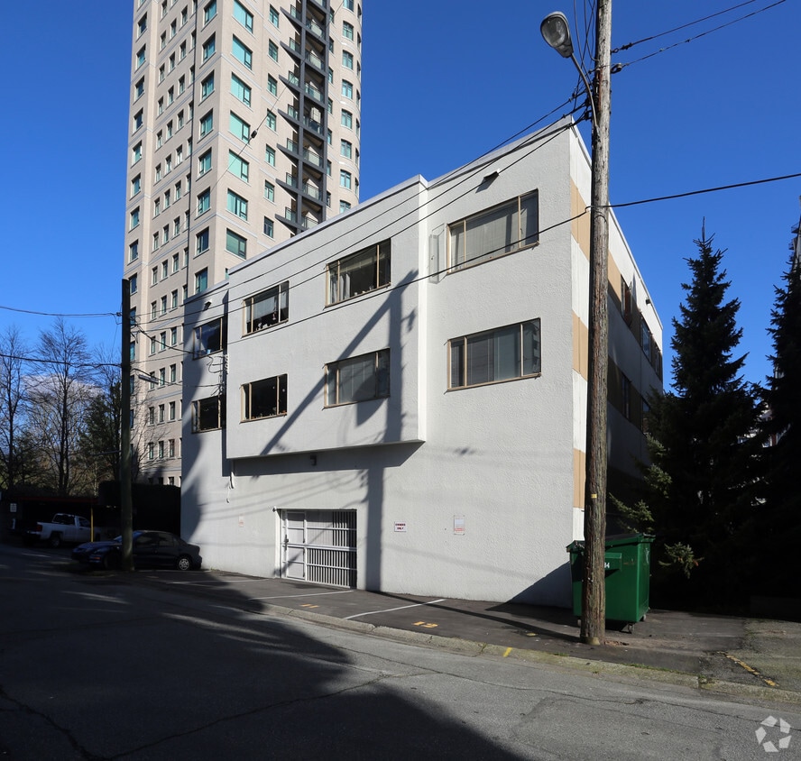 Photo du bâtiment - Sandra Apartments