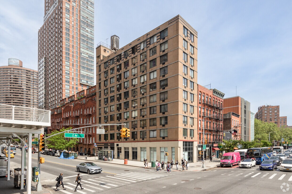 Foto principal - 1865 2nd Ave