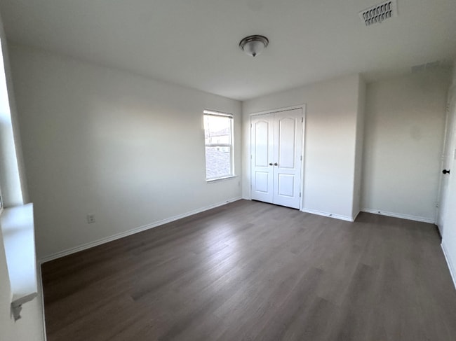 Building Photo - 7700 House Finch Dr