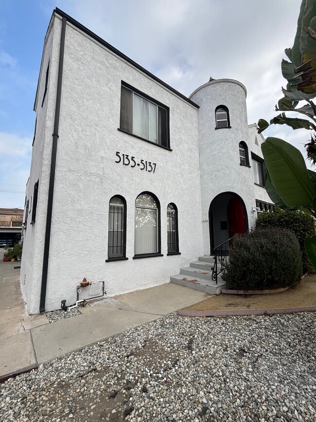 Building Photo - 5137 1/2 W 21st St