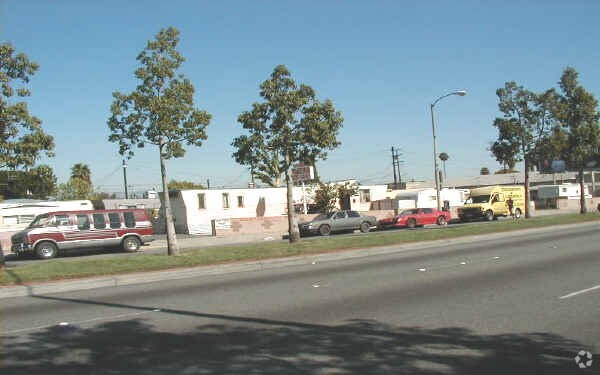 Primary Photo - 5825 Florence Ave