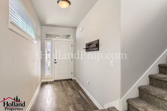 Building Photo - Beautiful 3-Bedroom Single-Family Home – S...