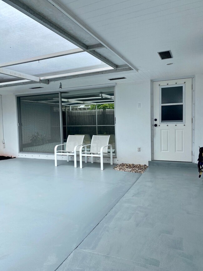 Foto del edificio - 155 West Ct