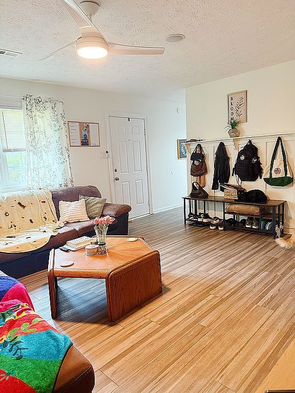 Foto del edificio - 6239 Birchbrook Dr