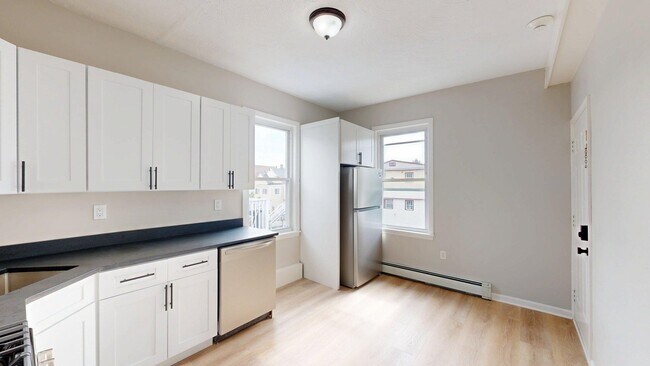 Building Photo - 165 Hichborn St