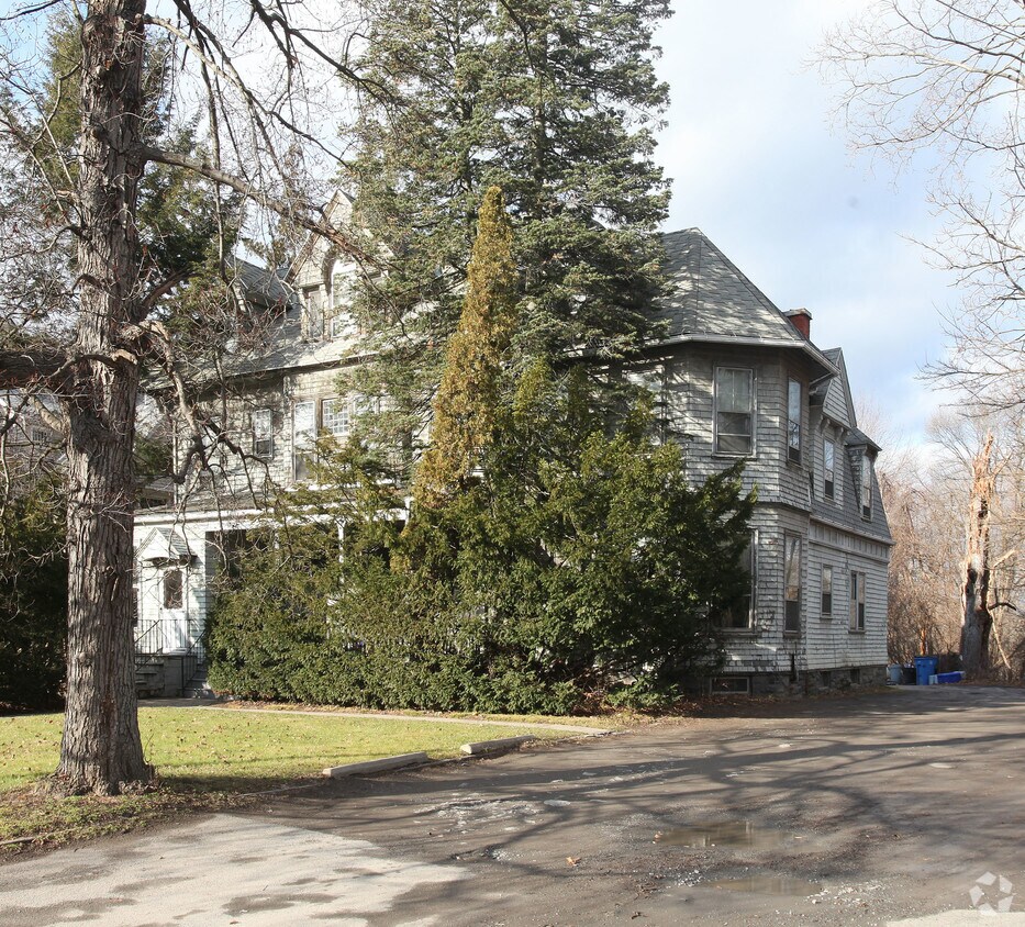 Foto principal - 131 Albany Ave