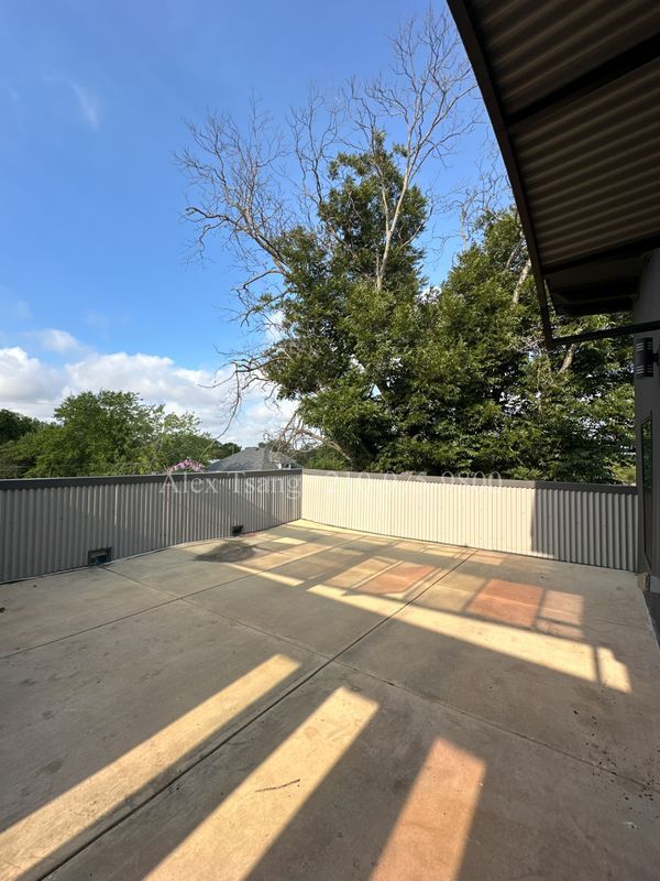 Building Photo - 811 Montana St