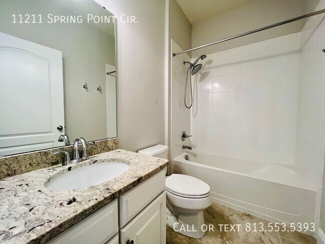 Foto del edificio - 11211 Spring Point Cir