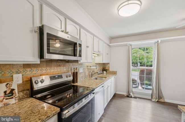 Building Photo - 13812 Tabiona Dr