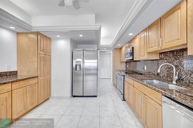 Building Photo - 4900 N Ocean Blvd