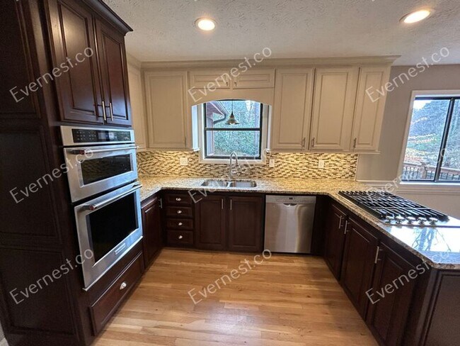 Foto del edificio - 250 Trailmore Ct