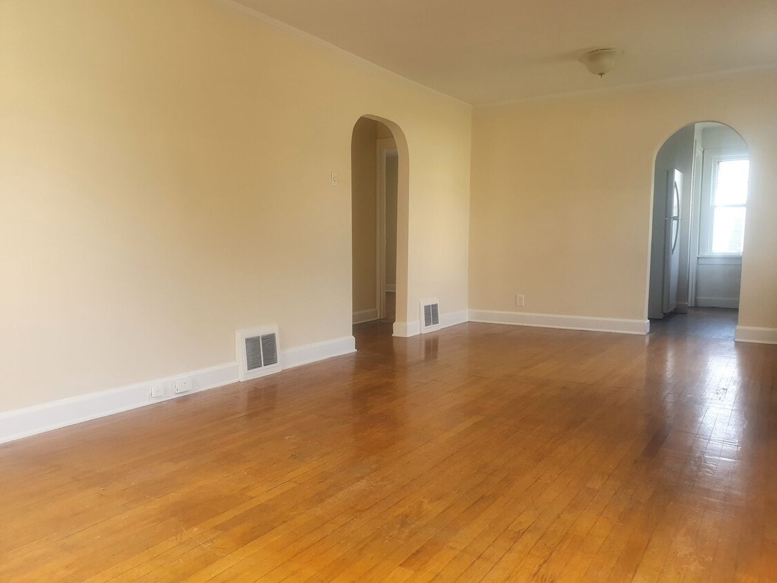 Primary Photo - Two Bedroom House in Alton