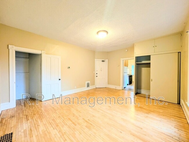 Building Photo - 2048 Carroll Ave
