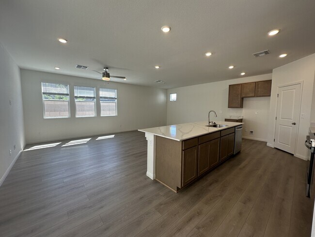 Building Photo - 6574 Tumoulin St