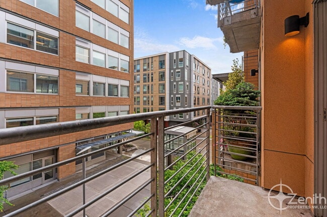 Photo - 701 Columbia St Apartment