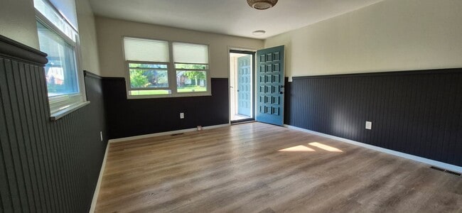 Building Photo - 319 Orchard Dr